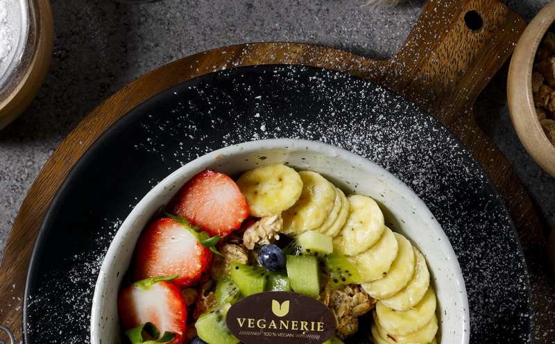 48-fruitful-granola-bowl-vanilla-chocolate-195b